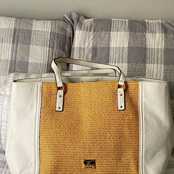 Signature style tote - Picture 2 of 16